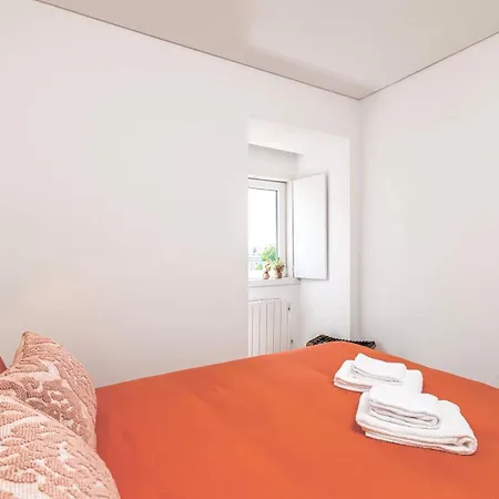 شقة Red Tulip Flat Bright & Colourful By Homeful Homes *
